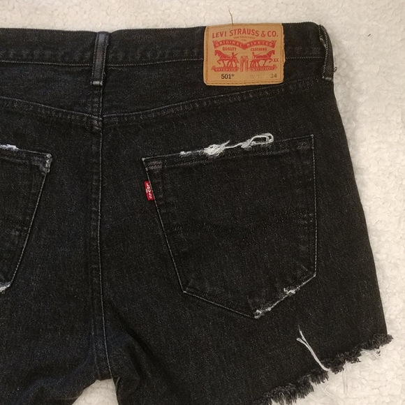 Levi's black 501 jean shorts - Picture 2 of 3